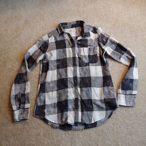 Hollister black & white button down shirt